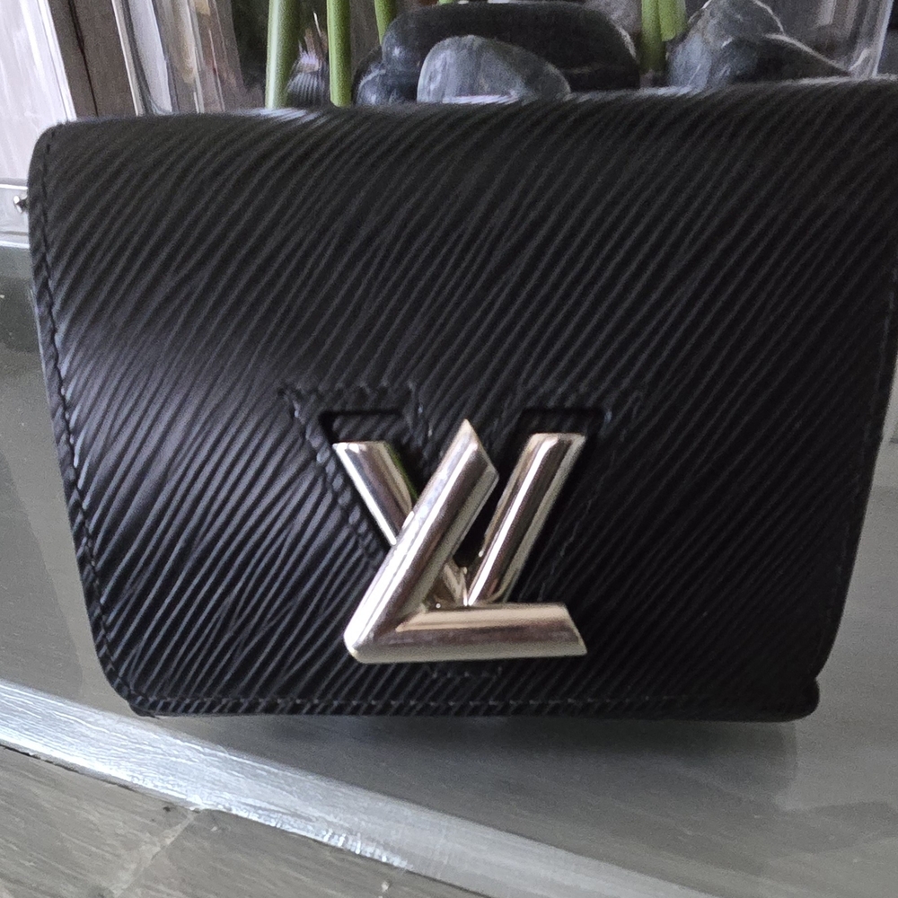Louis Vuitton Black Belt and Wallet Set - Picture 2 of 10